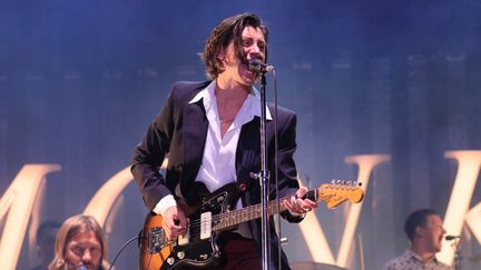 Le compositeur d'Arctic Monkeys, Alex Turner, durant le Festival Mad Cool, au parc de Valdebebas à Madrid.&nbsp; (VICTOR LERENA / EFE)