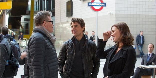 Le rélaisateur Christopher McQuarrie (à gauche) avec Tom Cruise et Rebecca Fergusson
 (Paramount Pictures France)