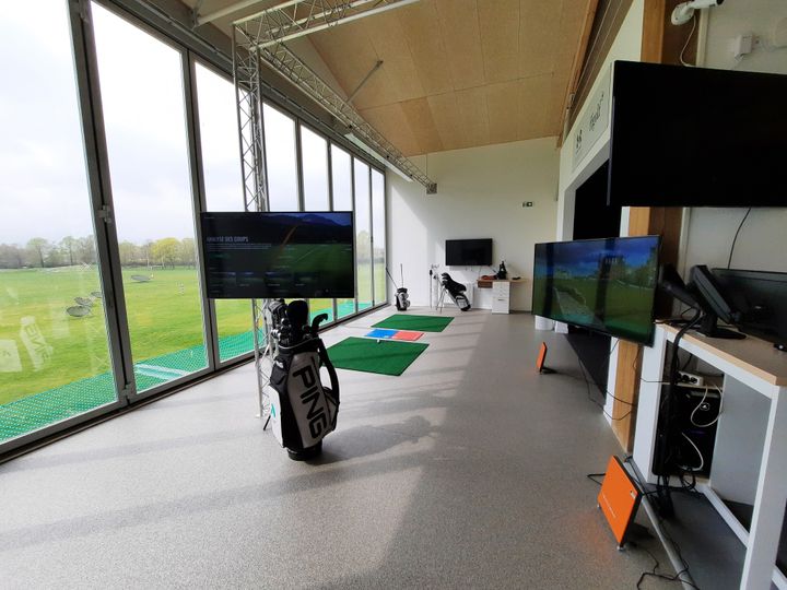 Capteurs, Caméras, ordinateurs prêts à décortiquer le swing à l'intérieur du centre de la performance.&nbsp; (FABRICE RIGOBERT / RADIO FRANCE)