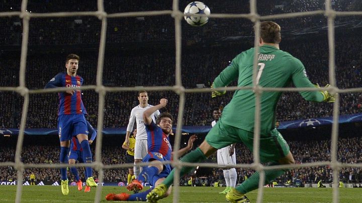 Sergi Roberto scores Barcelona's sixth goal at Camp Nou, eliminating Paris Saint-Germain on March 8, 2017. (LLUIS GENE / AFP)