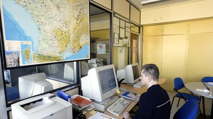 Au centre sismologique de Strasbourg (Bas-Rhin), le 23 f&eacute;vrier 2004. (OLIVIER MORIN / AFP)