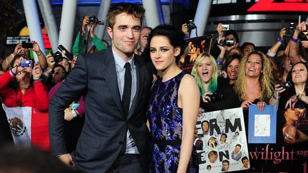 Robert Pattinson et Kristen Stewart lors de la premi&egrave;re mondiale de Twilight en novembre 2011 &agrave; Los Angeles (Californie). (FREDERIC J. BROWN / AFP)