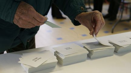 400 000 voix sont apparues entre dimanche et lundi matin tandis que le score des candidats, lui, n’avait pas du tout bougé (GEOFFROY VAN DER HASSELT / AFP)