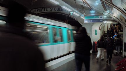 Subway Station "Porte de Saint-Ouen" on line 13, managed by Ile-de-France Mobilités, in October 2020. (MAYLIS ROLLAND / HANS LUCAS / AFP)