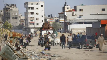 Les Gazaouis fuient les zones de Rafah où l'armée israélienne mène des incursions, le 9 mars 2024. (ASHRAF AMRA / AGENCE ANADOLU VIA AFP)