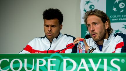 Jo-Wilfried Tsonga (à gauche) et Lucas Pouille (PHILIPPE HUGUEN / AFP)