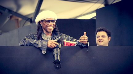  Nile Rodgers joue le jeu des photographes jusqu'au bout 
 (Marion Tisserand)