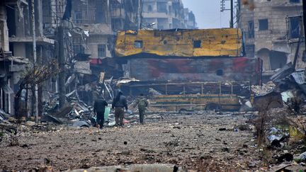 Les forces pro-gouvernementales entrent dans Alep, le 13 décembre 2016. (GEORGE OURFALIAN / AFP)