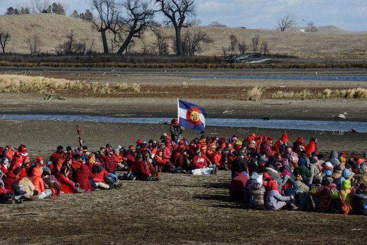 Des manifestants opposés au chantier du "Dakota Pipeline Access", le 18 novembre 2016, dans le Dakota du Nord. (STEPHANIE KEITH / REUTERS)