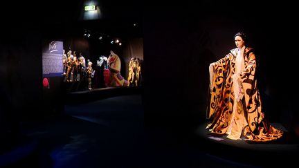 Le centre national du costume de danse organise une grande exposition consacrée au scénographe, metteur en scène et créateur de costumes franco-grec Yannis Kokkos. (France 3 Auvergne / capture d'écran)