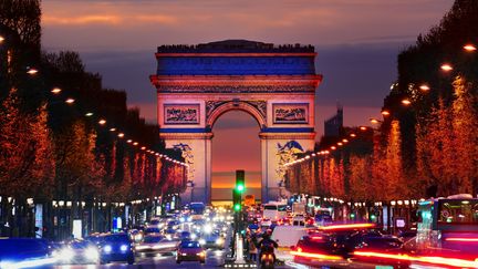 L'Arc de Triomphe à Paris de nuit&nbsp; (MINT IMAGES / MINT IMAGES)