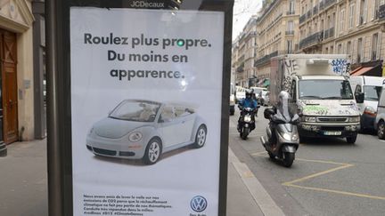 &nbsp; (Un des panneaux JCDecaux détourné par les activistes de Brandalism.  © DR)