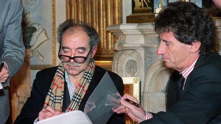 Jean-Luc Godard avec Jack Lang, à Paris en 1990.&nbsp; (PASCAL GEORGE / AFP)