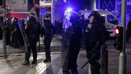 Des affrontements entre forces de l'ordre et manifestants ont éclaté à Marseille, le 29 juin 2023, suite à la mort de Nahel, tué par un tir policier. (PENNANT FRANCK / MAXPPP)