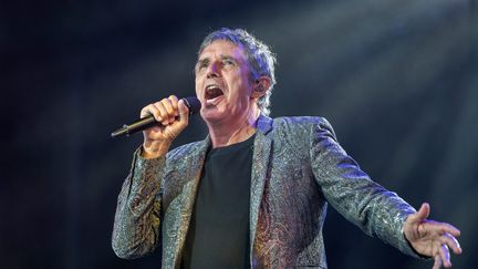 Le chanteur Julien Clerc au festival FLBO à Fontainebleau (Seine-et-Marne), le 23 juillet 2021. (DENIS TRASFI / MAXPPP)