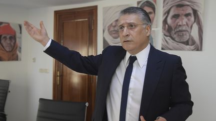 Nabil Karoui, fondateur de la chaîne privée NessmaTV, candidat à l'élection présidentielle en Tunisie, lors d'une interview avec l'AFP dans son bureau à Tunis le 18 juin 2019. (FETHI BELAID / AFP)