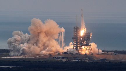 C'était le premier vol de SpaceX et de sa capsule Dragon vers la Station spatiale internationale depuis un accident du lanceur Falcon 9, en septembre.