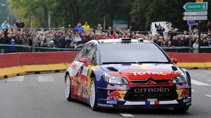 Sébastien Loeb dans les rue de Haguenau (PATRICK HERTZOG / AFP)