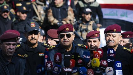 Le général irakien&nbsp;Talib al-Sheghati lors d'une conférence de presse sur la base de Bartalla, près de Mossoul (Irak), mercredi 18 janvier 2017. (DIMITAR DILKOFF / AFP)