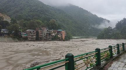 La rivière Tista est en crue dans l'Etat de Sikkim (Inde), le 4 octobre 2023. (INDIAN ARMY / AFP)