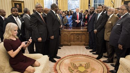 La conseillère de Donald Trump, Kellyanne Conway, le 27 février 2017 à la Maison Blanche. (BRENDAN SMIALOWSKI / AFP)