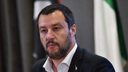 Italie : Matteo Salvini cède sous la pression