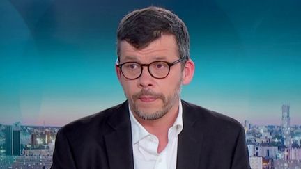 Mort de Renaud Van Ruymbeke : "C'est un homme qui a traversé la Ve République en étant le personnage du juge", assure le journaliste Mathieu Delahousse (franceinfo)