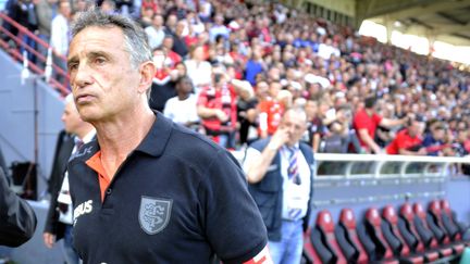 Guy Nov&egrave;s, apr&egrave;s le match du Top 14 opposant&nbsp;Toulouse &agrave; Oyonnax,&nbsp;dans le stade&nbsp;Ernest-Wallon de Toulouse, le 30 mai 2015. (PASCAL PAVANI / AFP)