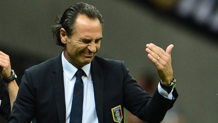 Le s&eacute;lectionneur italien Cesare Prandelli, le 28 juin 2012 &agrave; Varsovie, en Pologne. (GIUSEPPE CACACE / AFP)