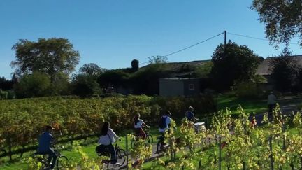 La météo du moment est propice à de belles promenades automnales. Dans cette nouvelle série intitulée “L’escapade du week-end”, nous nous rendons en Gironde dans le village de Saint-Émilion à bicyclette. (France 2)