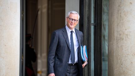 Le ministre de l'Economie, Bruno Le Maire, à la sortie du Conseil des ministres le 31 octobre 2023 à l'Elysée (Paris). (XOSE BOUZAS / HANS LUCAS / AFP)