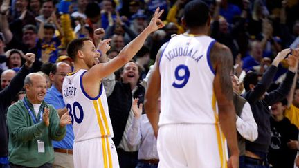 Stephen Curry et Andre Iguodala, deux joueurs des Warriors