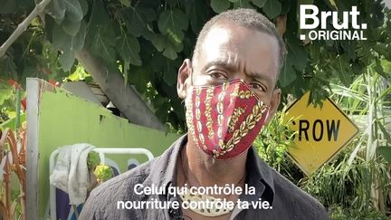 Voici Ron Finley, alias le "Gangsta Gardener". Son surnom n'a rien à voir avec les gangs...et tout à voir avec le jardinage en ville.