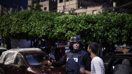 Des Palestiniens s'abritent autour de l'hôpital Nasser, à Khan Yunis, Gaza, le 13 novembre 2023. (ABED ZAGOUT / ANADOLU / AFP)