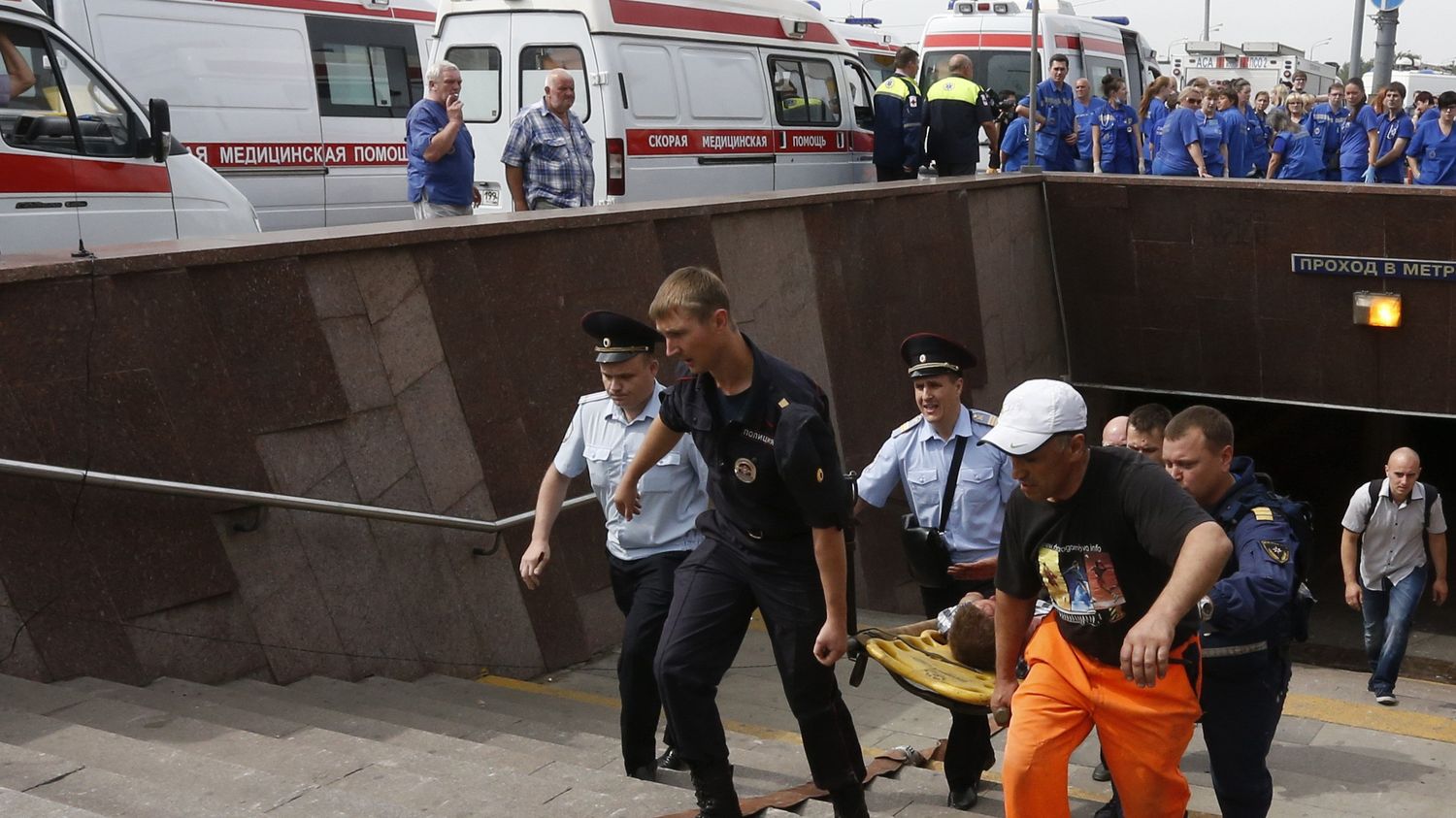 Metro crash. Катастрофа в Московском метрополитене 15 июля 2014 года. Катастрофа в Московском метрополитене. Трагедия в метро в Москве 2014. Катастрофа Славянский бульвар.