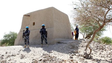 Le mausolée d'Alpha Moya reconstruit à Tombouctou, sous la surveillance de Casques bleus (4 février 2016)
 (Sébastien Rieussec / AFP)