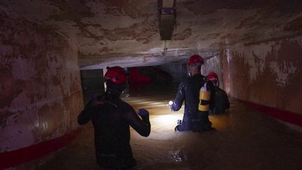 Inondations en Espagne : les disparus toujours recherchés, une semaine après les crues (France 2)