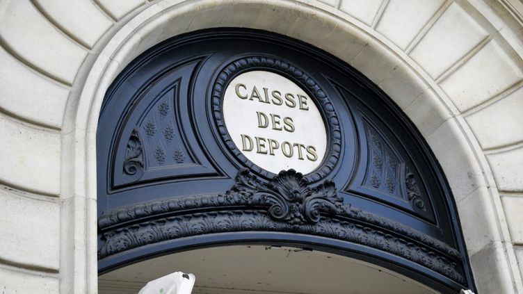 L'ingresso alla Caisse des dépôts a Parigi, 18 aprile 2023 (MAGALI COHEN / HANS LUCAS VIA AFP)