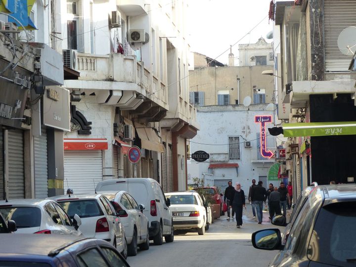 Dans une rue du centre de Tunis le 7 mai 2018. (FTV - Laurent Ribadeau Dumas)