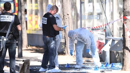 Marseille : un homme fonce avec son véhicule dans deux abribus