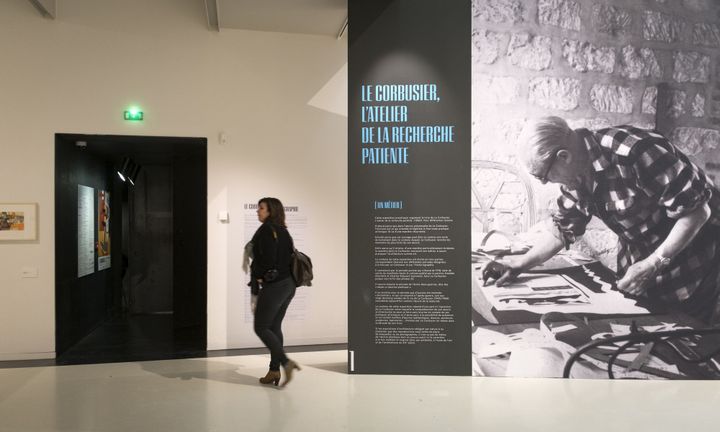 A l'entrée de l'exposition Le Corbusier au musée Soulages de Rodez.
 (Eric Cabanis / AFP)