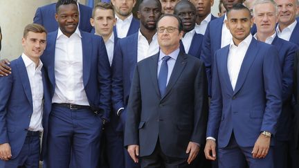 François Hollande et les Bleus sur le perron de l'Elysée, le 11 juillet dernier (STEPHANE ALLAMAN / STEPHANE ALLAMAN)