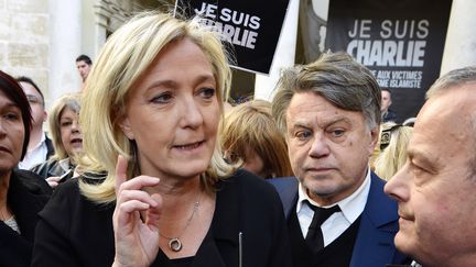 La présidente du Front national, Marine Le Pen, et le député Gilbert Collard, le 11 janvier 2015 à Beaucaire (Gard). (PASCAL GUYOT / AFP)