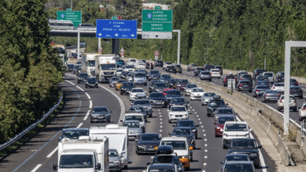 Des embouteillages sur l'autoroute à hauteur de Valence, dans la Drôme, le 9 juillet 2022. (FRANCE 3)