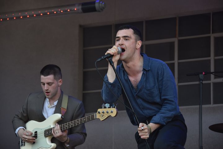 Le chanteur et le bassiste du groupe irlandais The Murder Capital, lors de leur prestation à Rock en Seine le dimanche 25 août 2019.&nbsp; (OLIVIER FLANDIN)