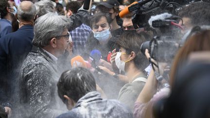 Jean-Luc Mélenchon est enfariné, le 12 juin 2021, lors d'une manifestation contre l'extrême droite à Paris. (MAXPPP)