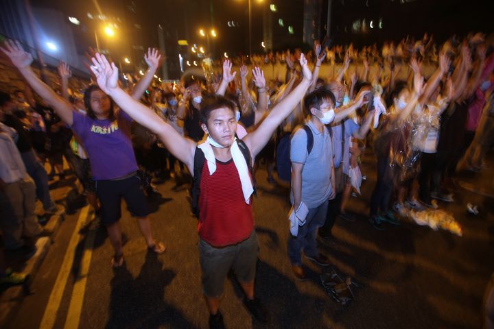 Des manifestants prod&eacute;mocratie &agrave; Hong Kong, le 28 septembre 2014. (EYEPRESS NEWS / AFP)