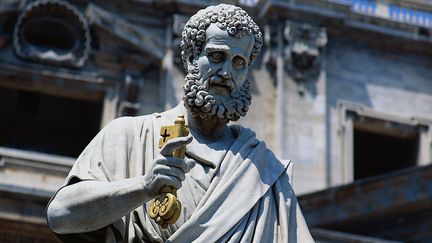 Une statue de Saint Pierre, au Vatican. (TERRY WHY / PHOTOLIBRARY RF / GETTY IMAGES)