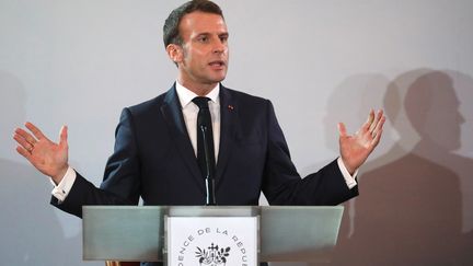 Le renoncement d'Emmanuel Macron à sa retraite de président ne convainc pas