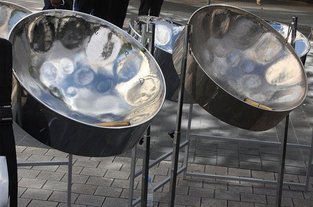 Le steelpan, ou pan, instrument originaire de Trinidad &amp; Tobago
 (wikimedia commons)